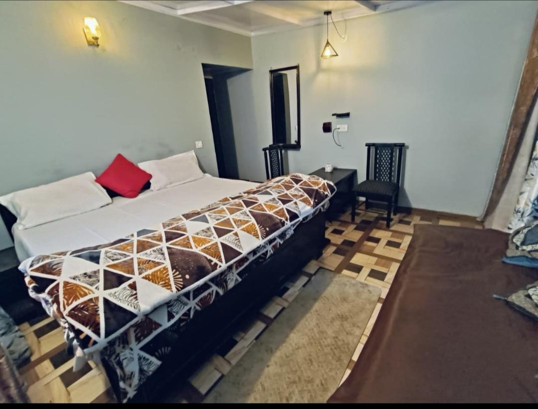 Kanishka Hotel