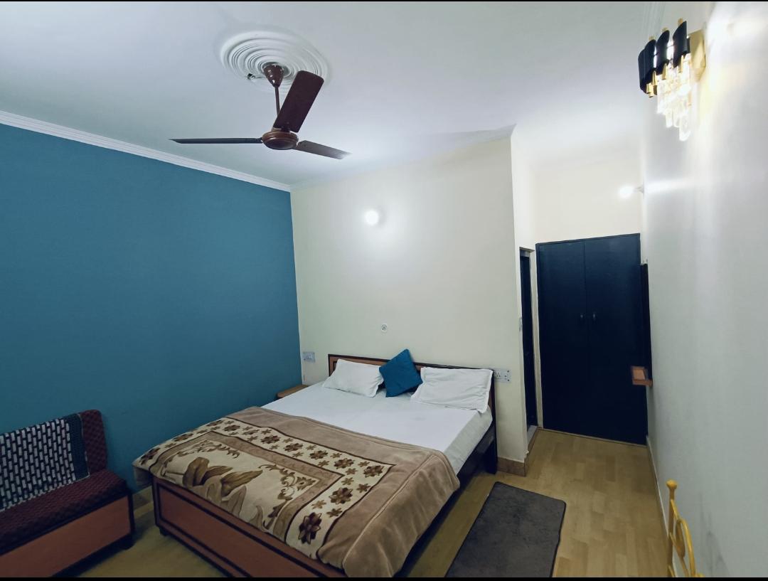 Kanishka Hotel