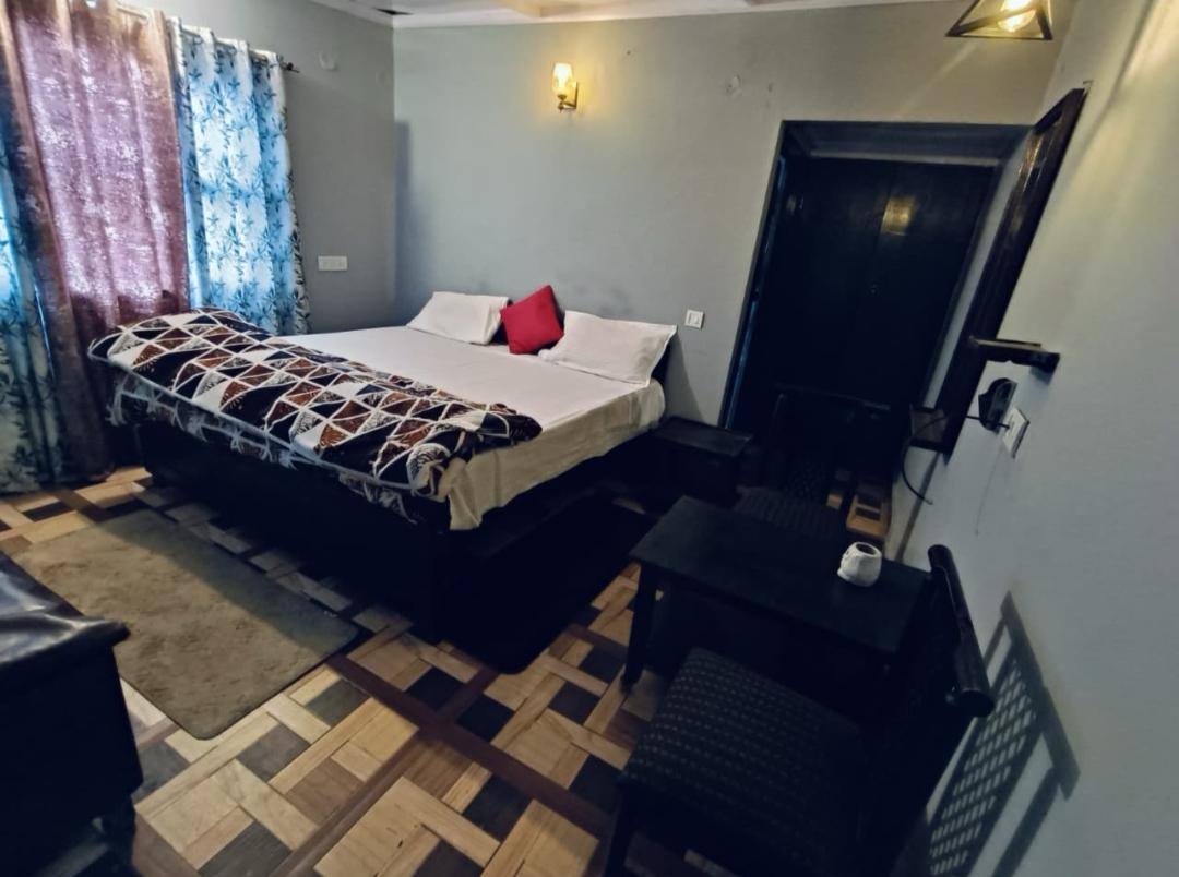 Kanishka Hotel